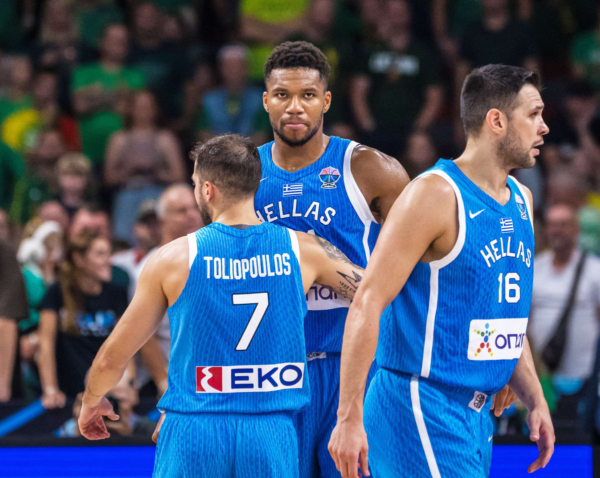 开云kaiyun网页版-冲击首枚奖牌！字母哥轰29+6+4挺进四强：对决23岁火箭王牌中锋