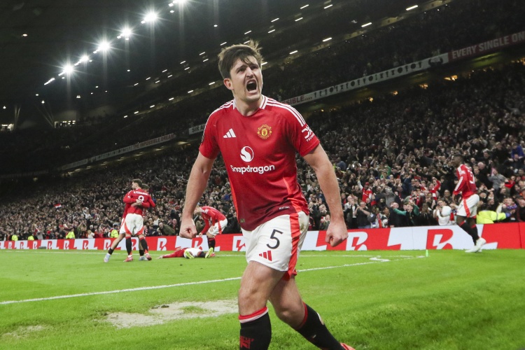 开云kaiyun首页-太阳报：卡里克封死马奎尔离队的大门，曼联将在冬窗拒绝所有报价