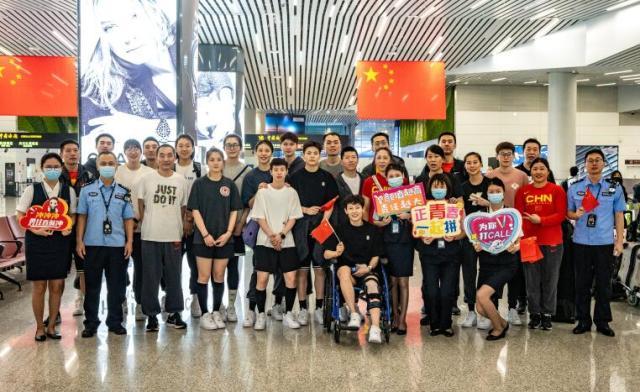 开云kaiyun官方网站-女篮凯旋回国 杨力维坐轮椅！韩旭将战大运会