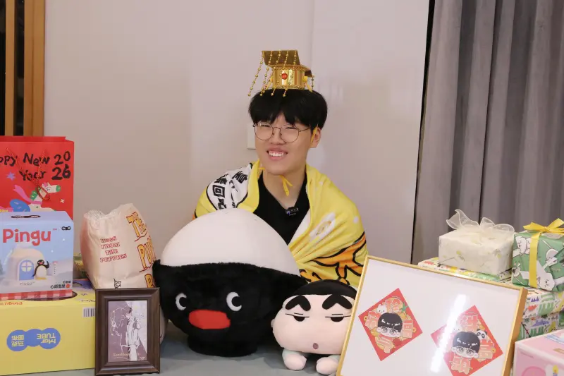 开云kaiyun平台-AL官方发布Kael生日礼物开箱返图：22岁生日快乐