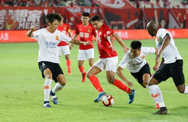 开云kaiyun官方网站-沪媒：足协或修改中超赛程 等待国脚归队顺延一周