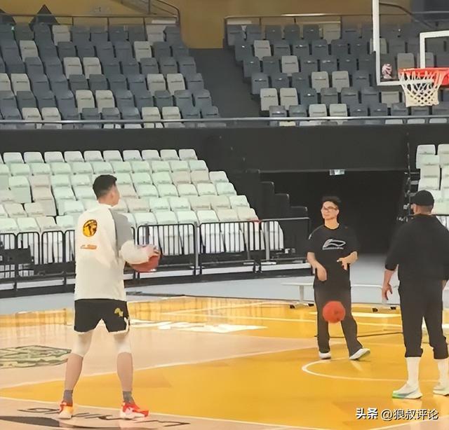 开云kaiyun网页版-胡金秋重返俱乐部训练引热议！王博：必须强制让他休息几天